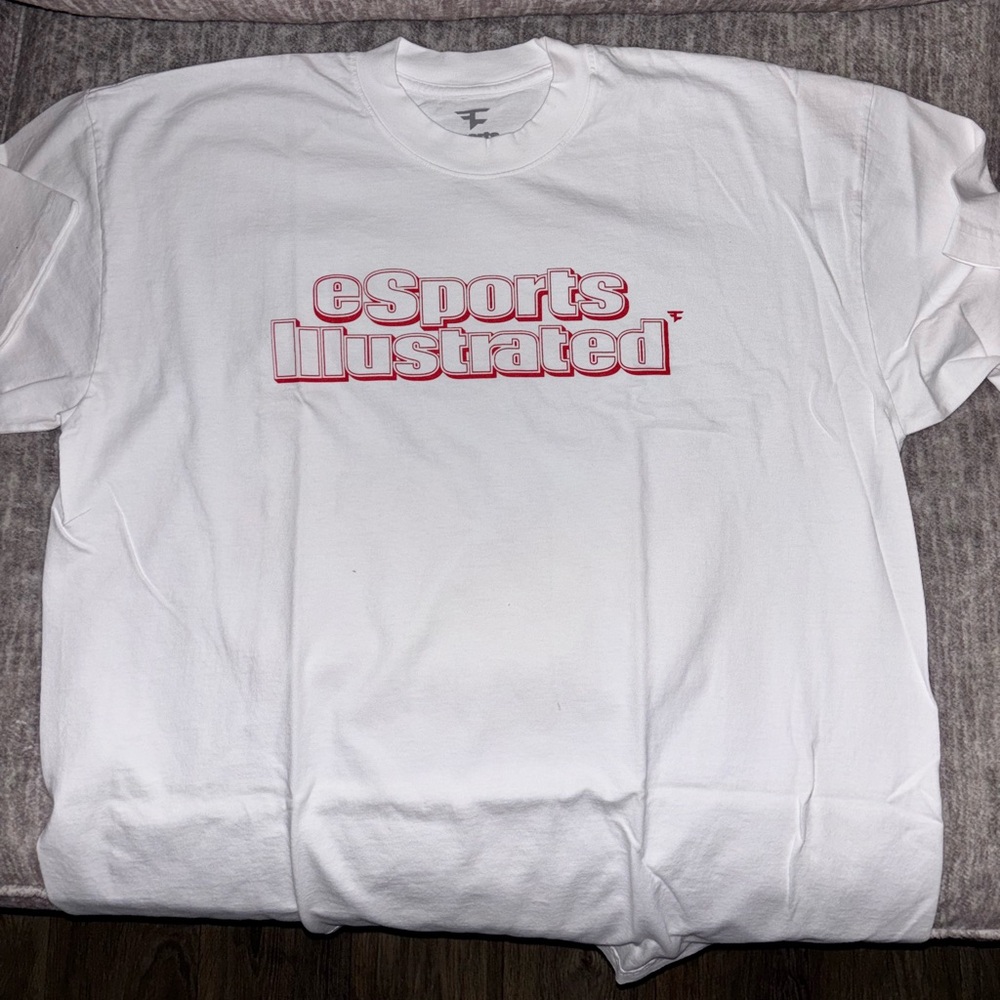 Size - XL FAZE White Men's T-Shirt with eSports Illustrated